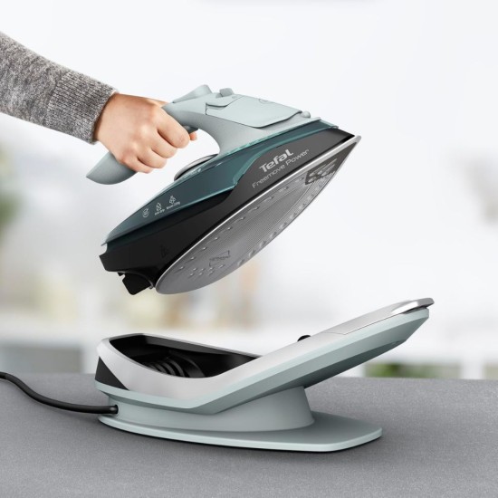 Безкабелна Ютия Tefal Freemove Power FV6670E0 - 2600W